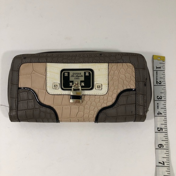 Guess Wallet - Picture 2 of 4